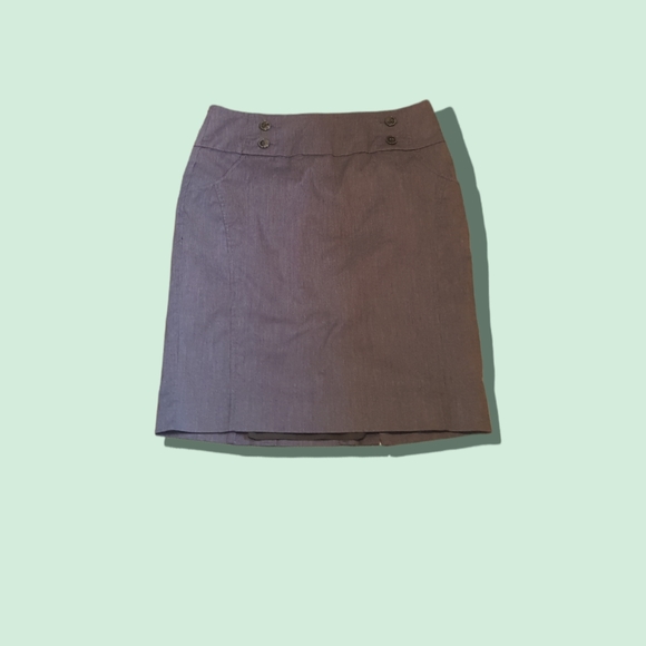 Classic pencil skirt size 14 with front button details - Picture 6 of 6